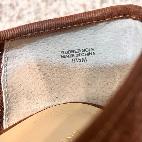 ANN TAYLOR Flats Perforated Suede Pointy Toe Ballet Midnight Mahogany 9.5 NEW - Picture 3 of 6